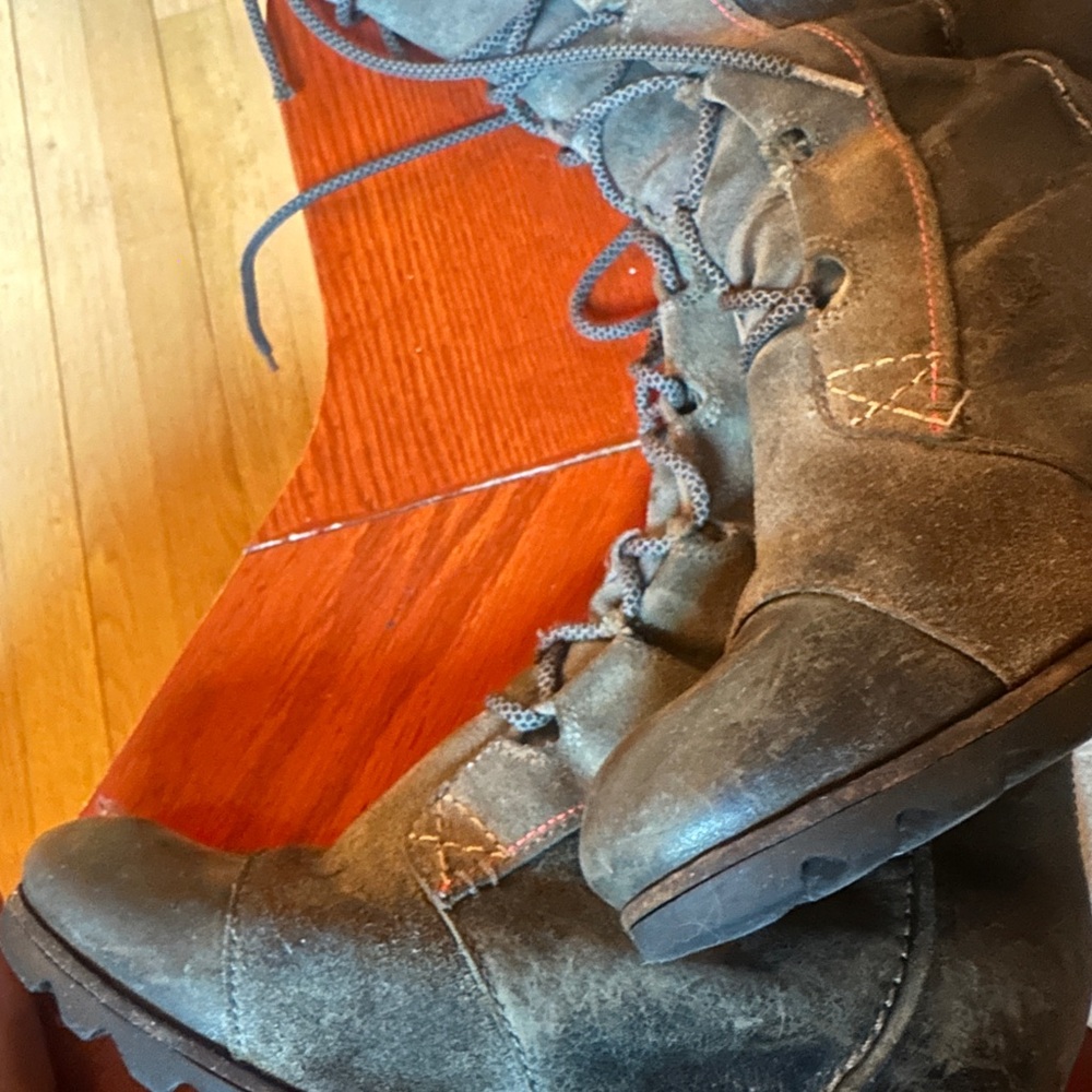 Sorel Olive Green Lace-Up Wedge Boots - Picture 3 of 13